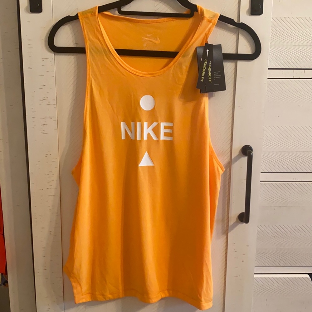 New Nike tank 🧡